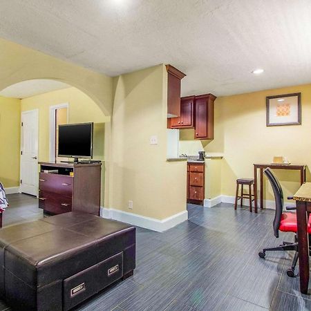 Rodeway Inn & Suites Houston Near Medical Center Buitenkant foto