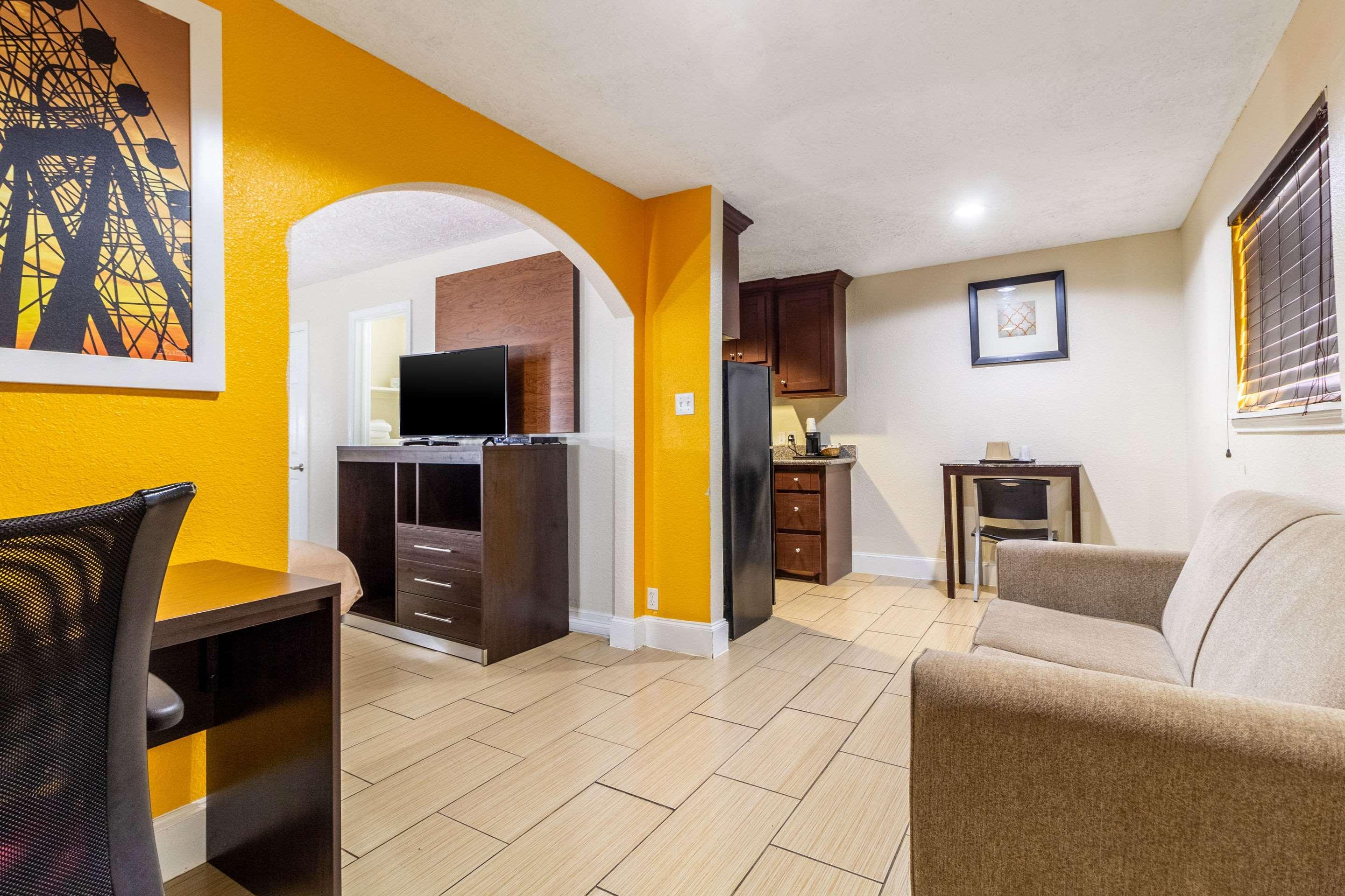 Rodeway Inn & Suites Houston Near Medical Center Buitenkant foto
