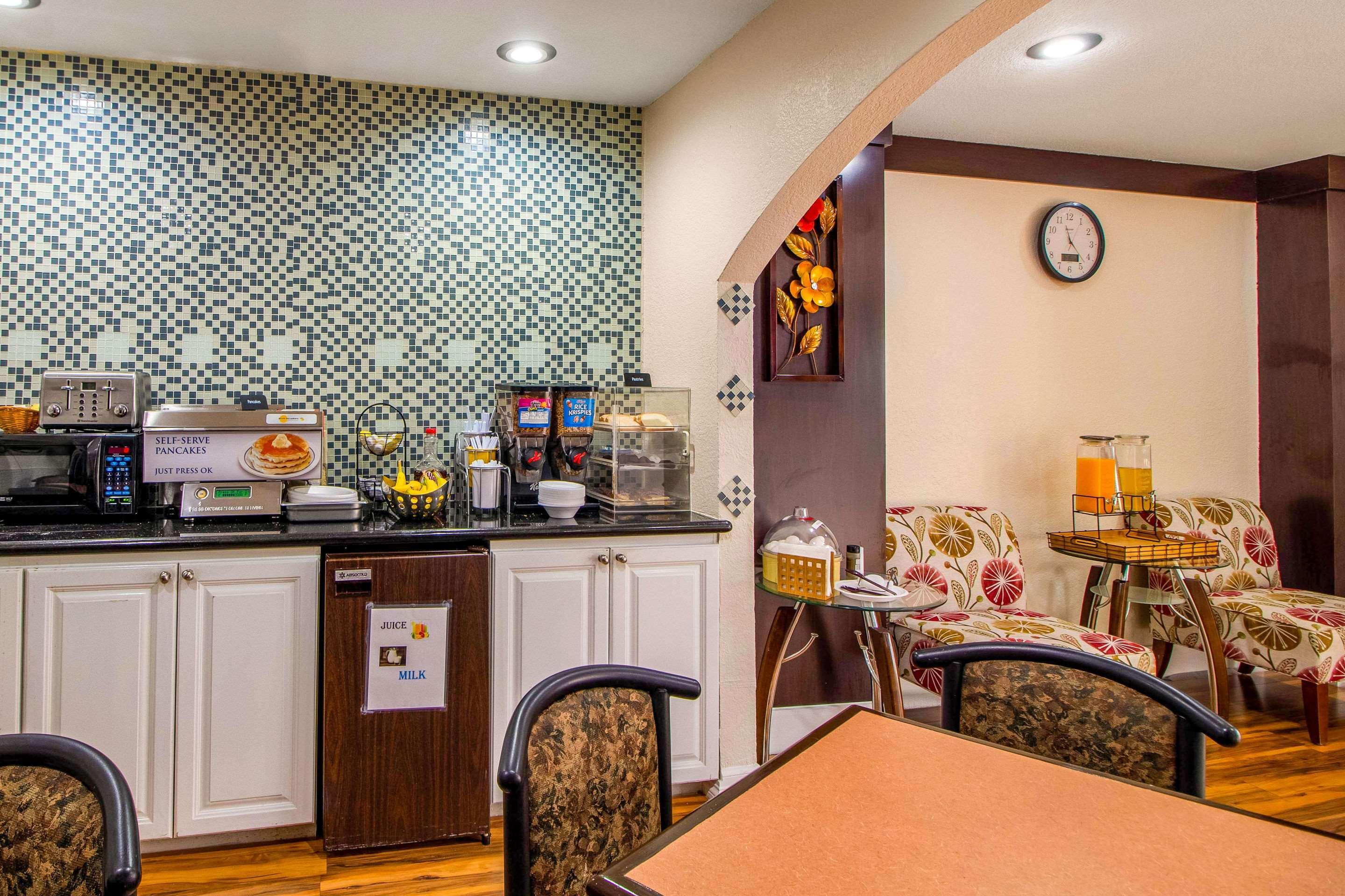 Rodeway Inn & Suites Houston Near Medical Center Buitenkant foto