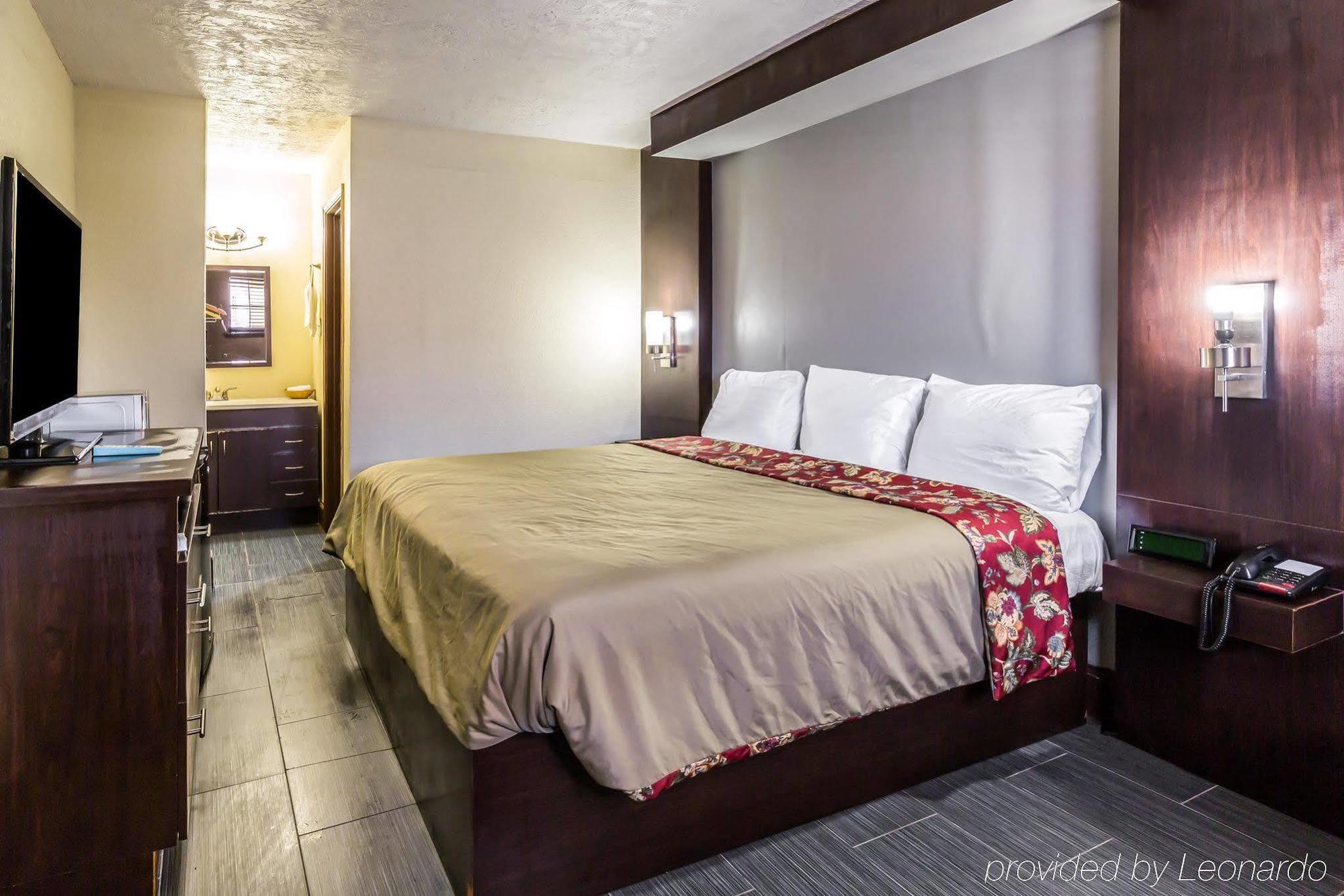 Rodeway Inn & Suites Houston Near Medical Center Buitenkant foto