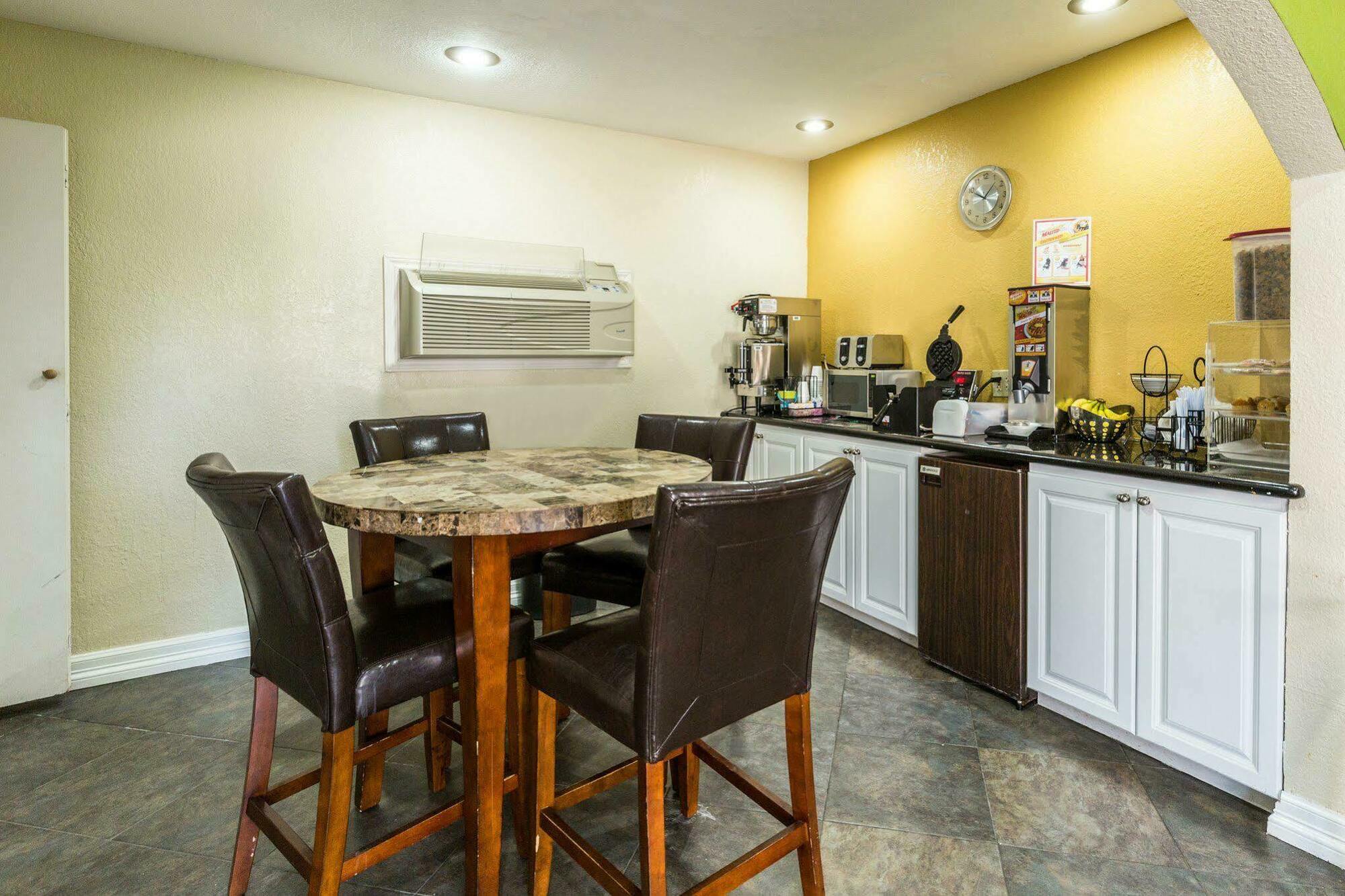 Rodeway Inn & Suites Houston Near Medical Center Buitenkant foto