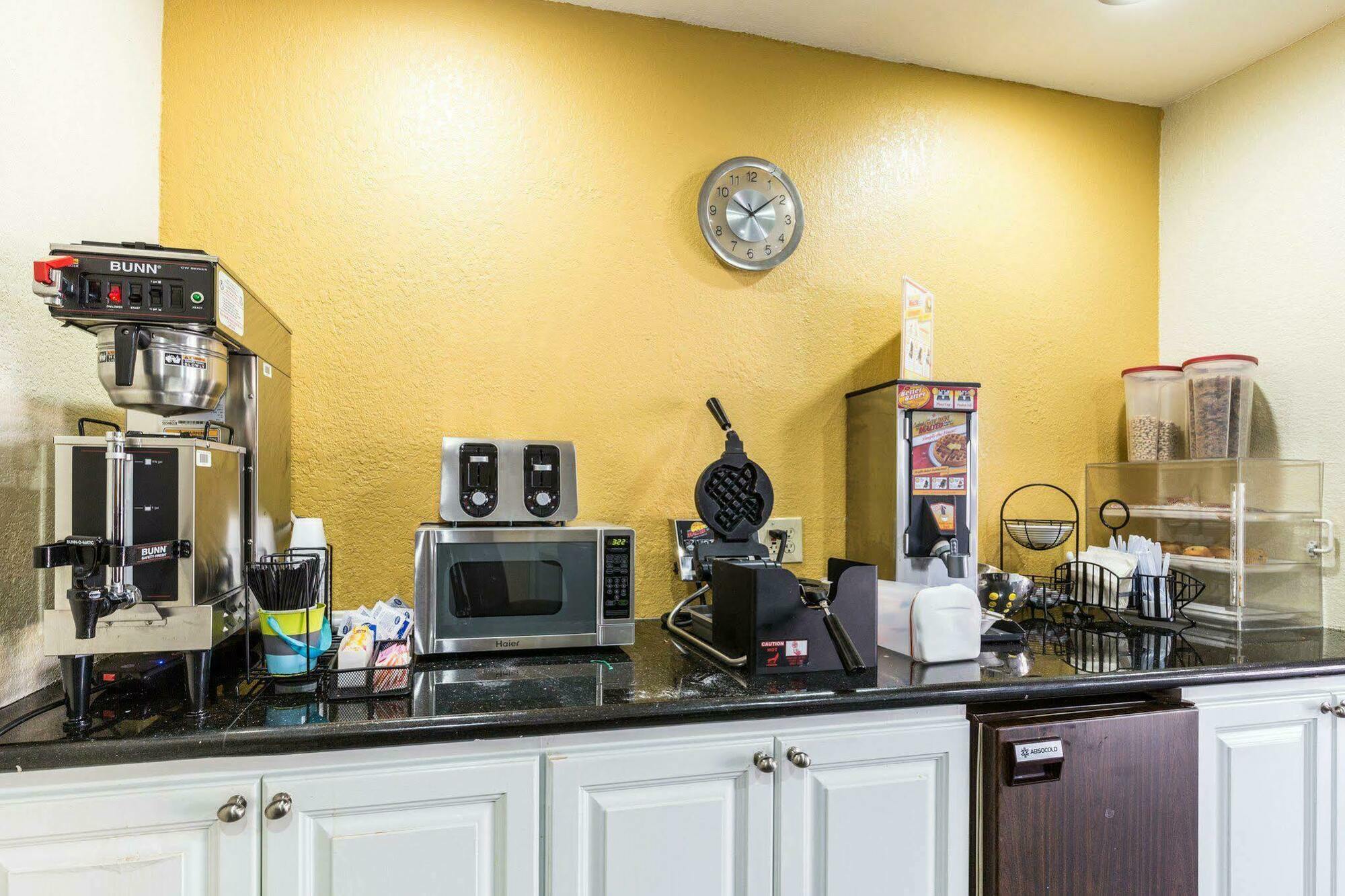 Rodeway Inn & Suites Houston Near Medical Center Buitenkant foto