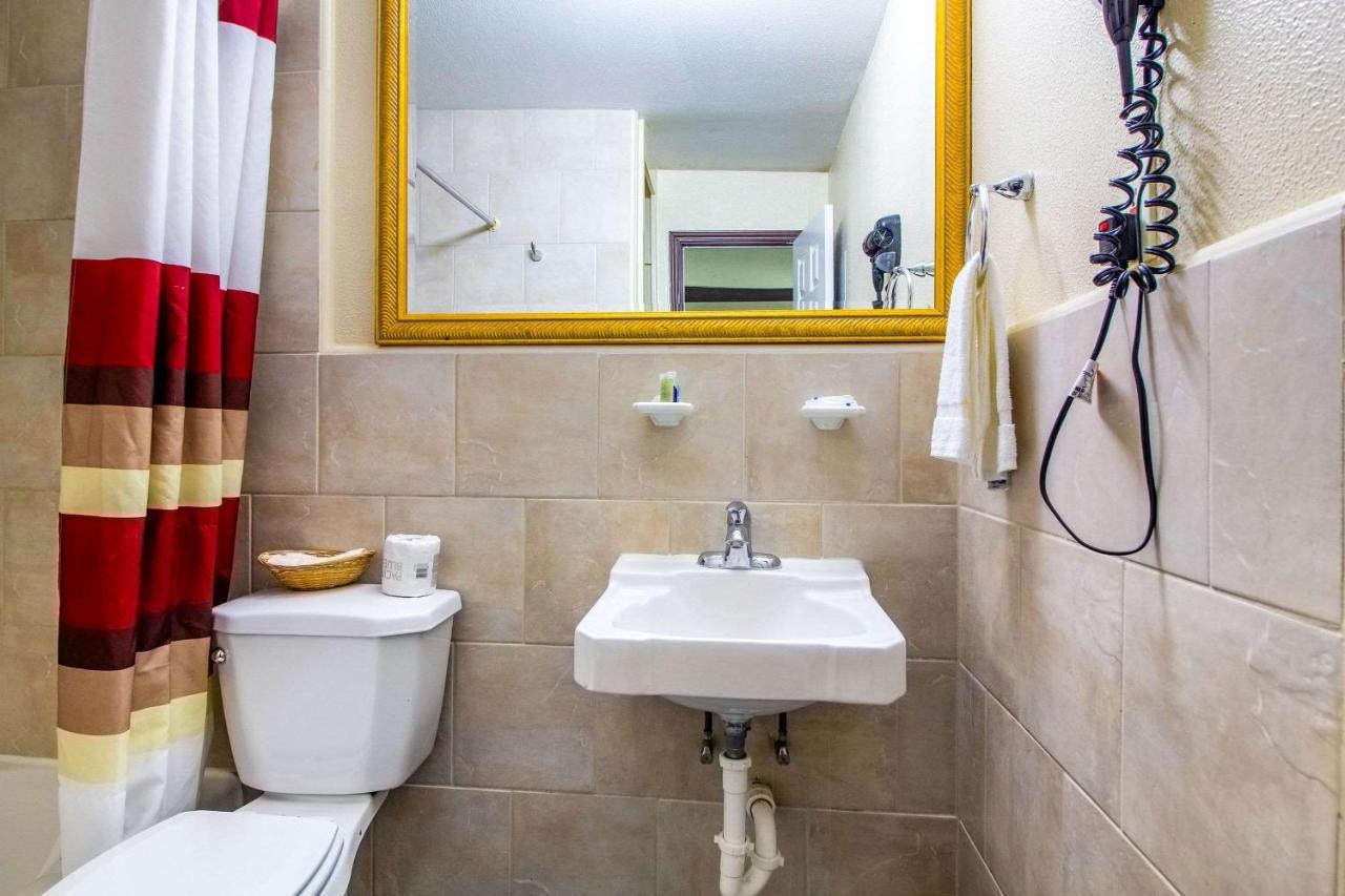 Rodeway Inn & Suites Houston Near Medical Center Buitenkant foto