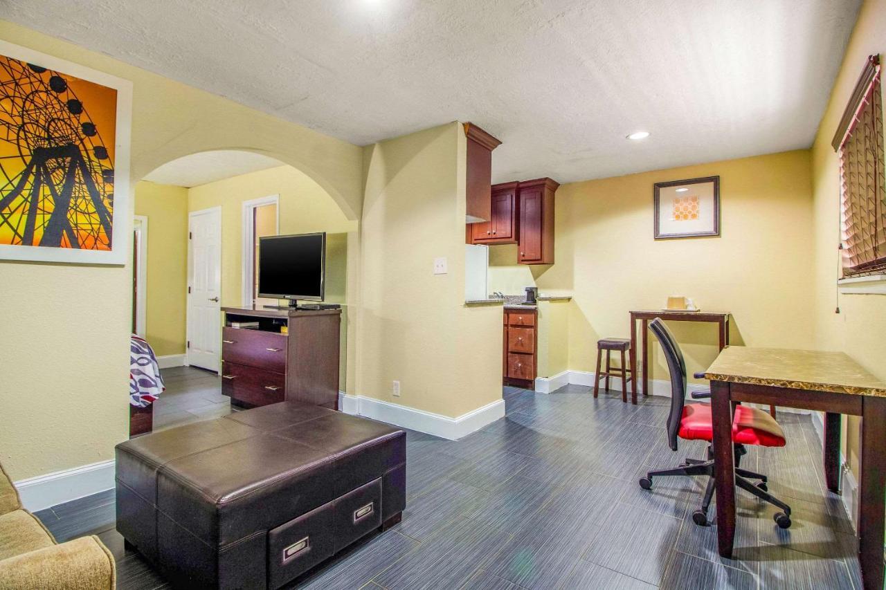 Rodeway Inn & Suites Houston Near Medical Center Buitenkant foto